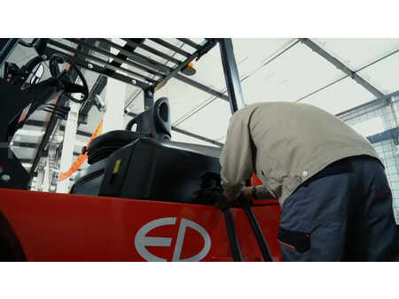 Elektro čtyřkolový VZV 2025 EP Equipment EFL 702 elektrische heftruck (7.000 kg) (4)