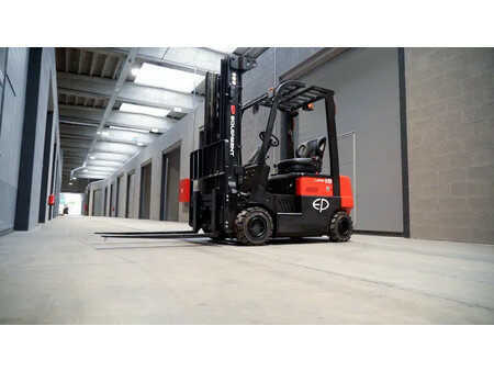 Elektro čtyřkolový VZV 2025 EP Equipment CPD18FVL elektrische heftruck (1.800 kg) (1)