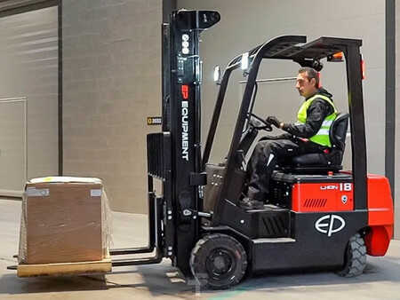 Elektro čtyřkolový VZV 2025 EP Equipment CPD18FVL elektrische heftruck (1.800 kg) (2)