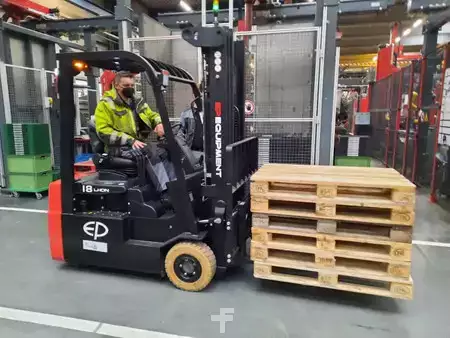 Chariots électriques à 3 roues 2026  EP Equipment CPD18TVL elektrische heftruck (1.800 kg) (1)