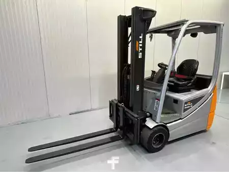 Dieseltrukki 2019  Still RX20-18 - 4,8M - Triplex - Freelift - Sideshift (1)