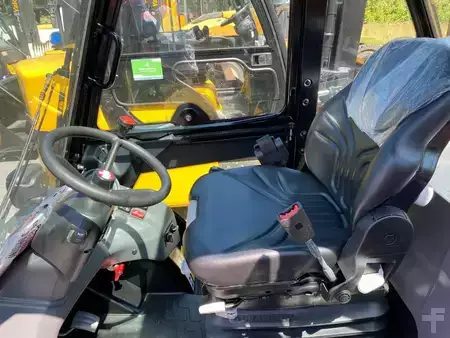 Wózek terenowy 2026  Manitou MC30-4 (6)
