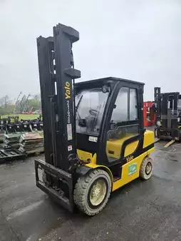 LPG Forklifts 2015  Yale GLP35VX (1)