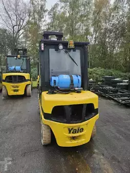 LPG Forklifts 2015  Yale GLP35VX (3)