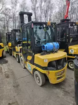 LPG VZV 2017  Yale GLP35VX (2)