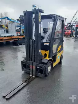 LPG Forklifts 2023  Yale GLP20SVX (1)