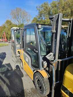 Treibgasstapler 2015  Jungheinrich TFG425 (1)