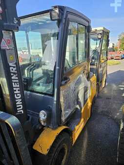 Treibgasstapler 2015  Jungheinrich TFG425 (2)