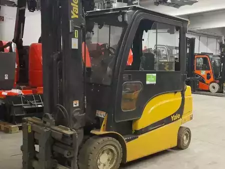 Elektromos 4 kerekű 2022  Yale ERP35VL (1)