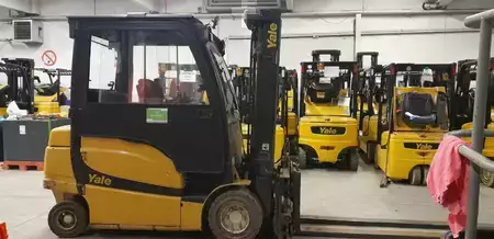 Elektromos 4 kerekű 2022  Yale ERP35VL (2)