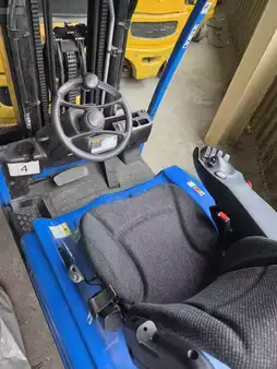 Elektromos 4 kerekű 2022  Yale ERP16VT LWB (2)