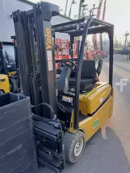 Elektryczne 3-kołowe 2024  Yale ERP20VT LWB (2)