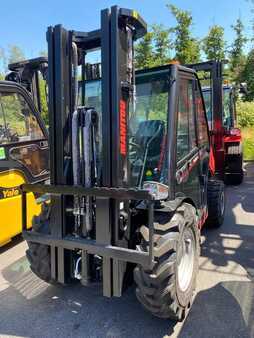 Ruwterreinheftrucks 2024  Manitou MC30-4 (1)