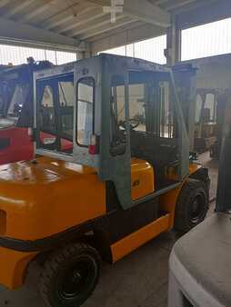 Diesel Forklifts 2005  M-H CPCD45 (2)