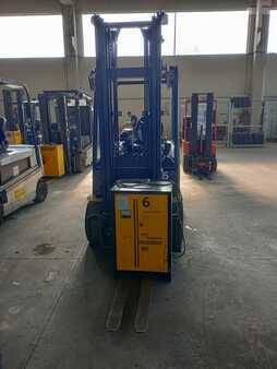 Eléctrica de 4 ruedas 2017  CAT Lift Trucks EP25CN (2)