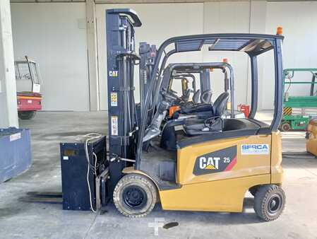 Eléctrica de 4 ruedas 2017  CAT Lift Trucks EP25CN (1)