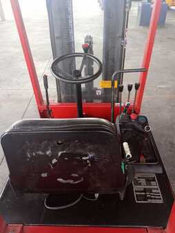Carrelli elettrici 3 ruote 2006  Mariotti MYCROS 13C (5)