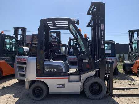 Propane Forklifts 2007  Nissan PD01A18PQ (1)