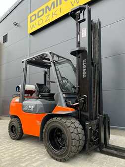 LPG Forklifts 2003  Toyota 02-7FGF30 (3)