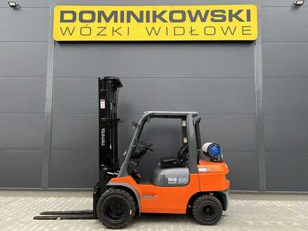 LPG Forklifts 2003  Toyota 02-7FGF30 (10)