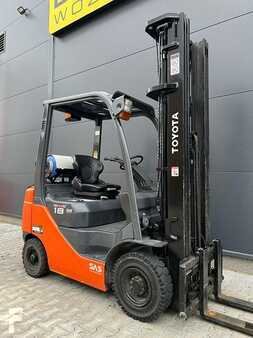 Treibgasstapler 2016  Toyota 02-8FGF18 (3)