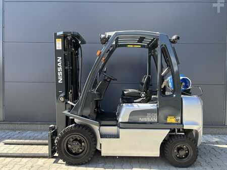 Carrello elevatore a gas 2003  Nissan UD02A25PQ (9)