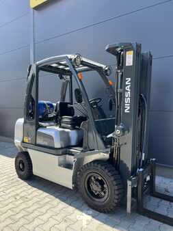 Carrello elevatore a gas 2003  Nissan UD02A25PQ (3)