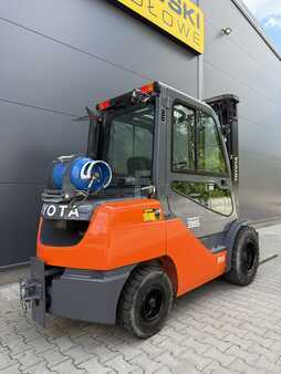 Nestekaasutrukki 2018  Toyota 06-8FGJ35F (6)