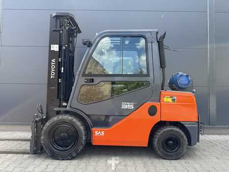 Nestekaasutrukki 2018  Toyota 06-8FGJ35F (9)