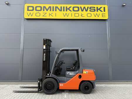 Diesel Forklifts 2010  Toyota 52-8FDF30 (10)