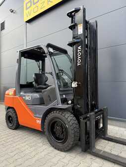 Diesel Forklifts 2010  Toyota 52-8FDF30 (3)