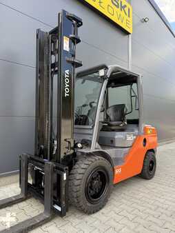 Diesel Forklifts 2010  Toyota 52-8FDF30 (4)