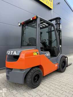 Diesel Forklifts 2010  Toyota 52-8FDF30 (6)