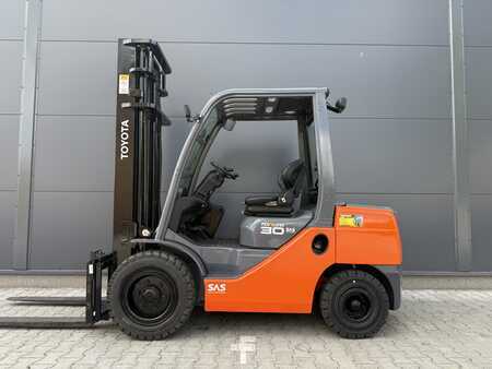 Diesel Forklifts 2010  Toyota 52-8FDF30 (9)