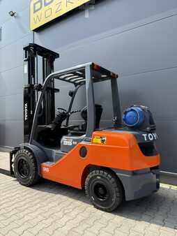Gázüzemű targoncák 2017  Toyota 02-8FGJF35 (5)