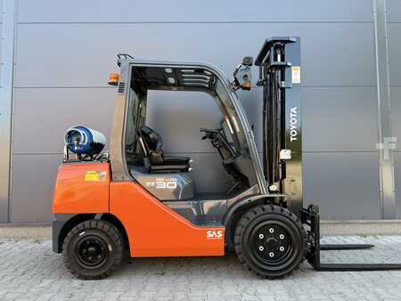Carrelli elevatori GPL 2019  Toyota 02-8FGF30 (2)