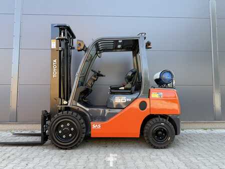 Carrelli elevatori GPL 2019  Toyota 02-8FGF30 (9)