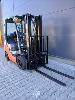 Empilhador a gás 2017  Toyota 02-8FGF18 (3)