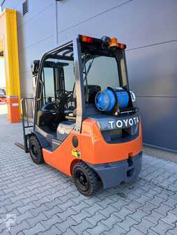 Empilhador a gás 2017  Toyota 02-8FGF18 (5)
