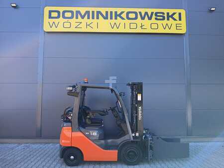 Empilhador a gás 2021  Toyota 02-8FGF18 (1)