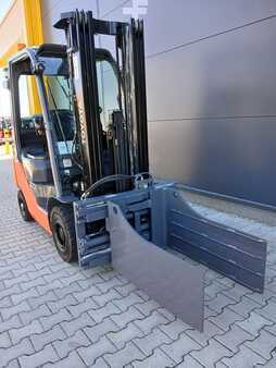 Empilhador a gás 2021  Toyota 02-8FGF18 (3)