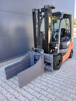 Empilhador a gás 2021  Toyota 02-8FGF18 (4)