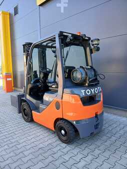 Empilhador a gás 2021  Toyota 02-8FGF18 (5)