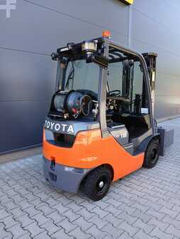 Empilhador a gás 2021  Toyota 02-8FGF18 (6)
