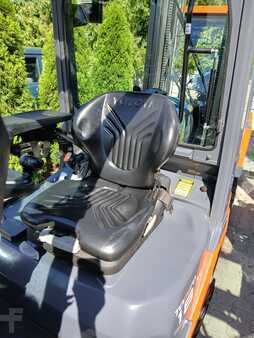 Empilhador a gás 2021  Toyota 02-8FGF18 (8)