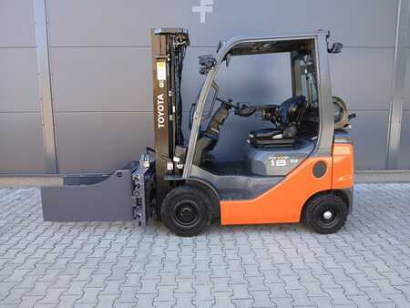 Empilhador a gás 2021  Toyota 02-8FGF18 (9)