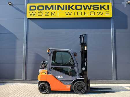 Nestekaasutrukki 2015  Toyota 02-8FGF20 (1)