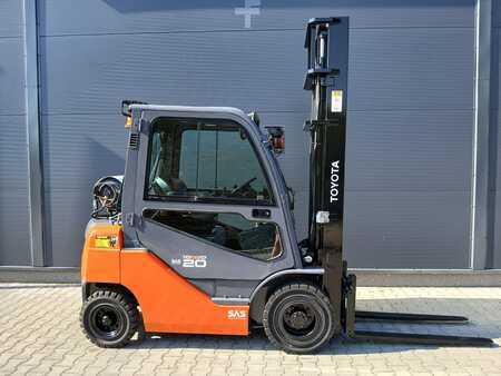 Nestekaasutrukki 2015  Toyota 02-8FGF20 (2)