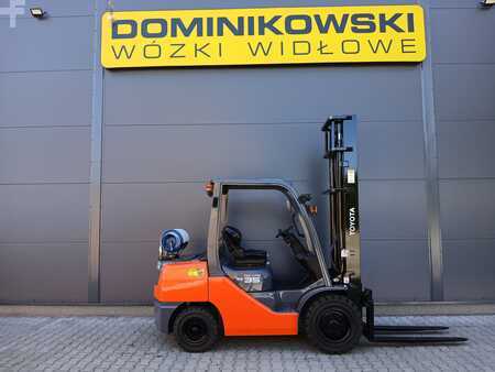 Chariots élévateurs GPL 2018  Toyota 02-8FGJF35 (1)