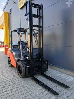 Chariots élévateurs GPL 2018  Toyota 02-8FGJF35 (3)